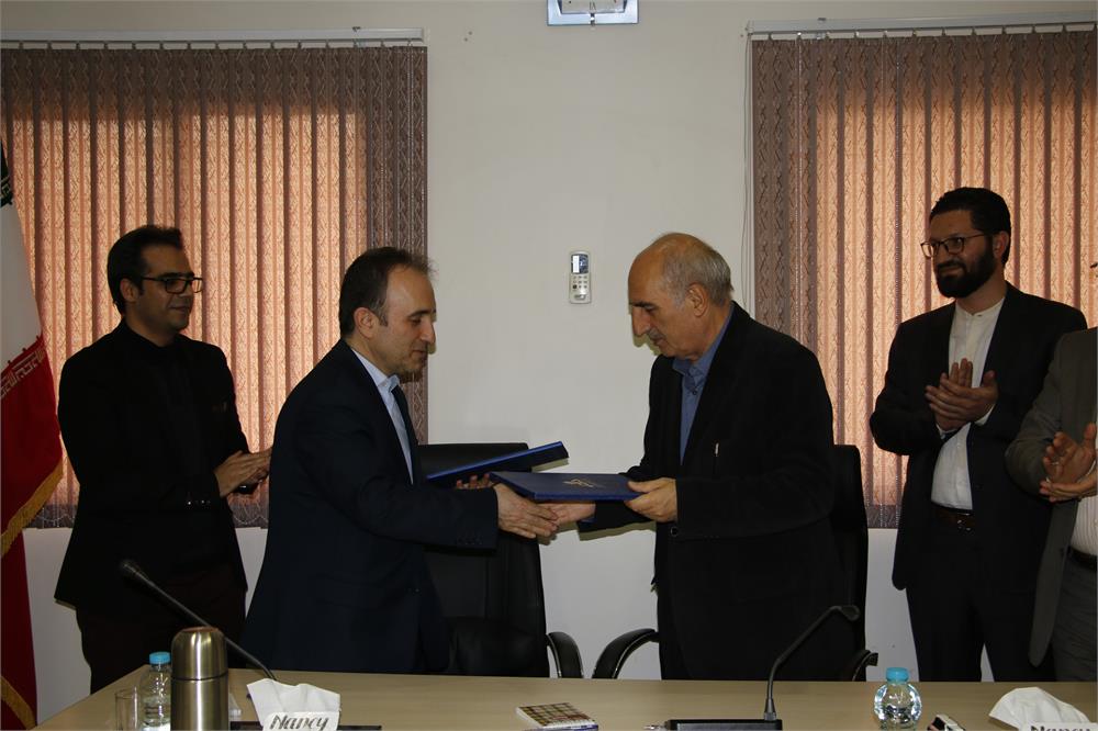 شرکت پژوهش و فناوری با هلدینگ خلیج فارس تفاهم‌نامه امضا کردند