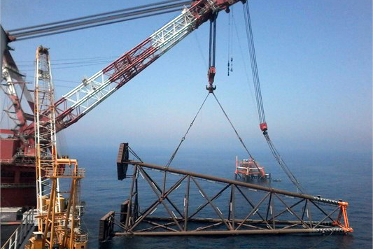 سه‌پایه مشعل سکوی 24A طرح توسعه فازهای 22 تا 24 پارس‌جنوبی نصب شد