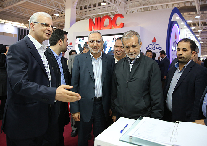 نایب رئیس مجلس از نمایشگاه بین‌المللی نفت ایران بازدید کرد