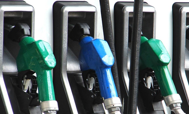 اصلاح قیمت بنزین گامی مثبت برای جلوگیری از قاچاق سوخت