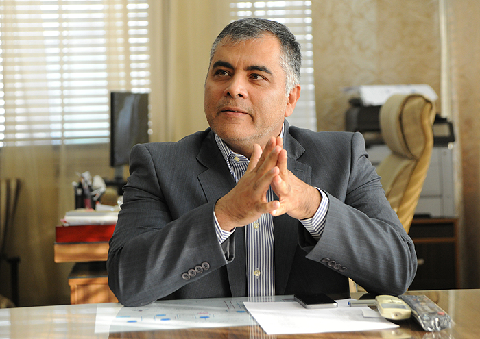 Paknejad, a Consensus-Building Manager