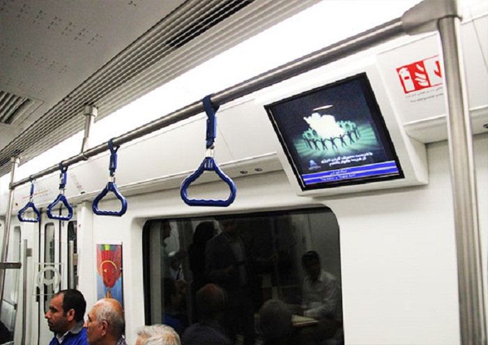 نمایش پیام‎های آموزشی شرکت بهینه‎سازی در فضای تبلیغاتی مترو